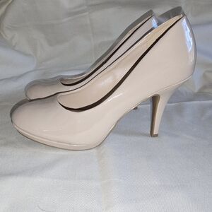 Chelsea Moreland VISION cream tan high heels 8M man made materials Party Event